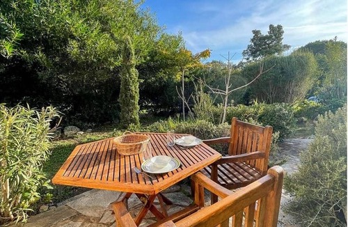 Santa Giulia House | Cozy Villa 4 Rooms, 80m from Santa-Giulia Beach, BBQ, A/C, Parking, Sleeps 5