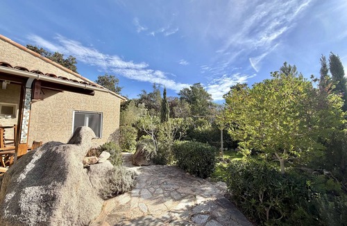 Santa Giulia House | Cozy Villa 4 Rooms, 80m from Santa-Giulia Beach, BBQ, A/C, Parking, Sleeps 5