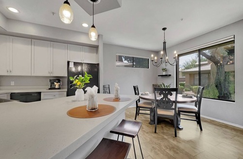 Fox Crossing Condo | Cozy Waterview Retreat in Chandler! Sleeps 3, Come See!