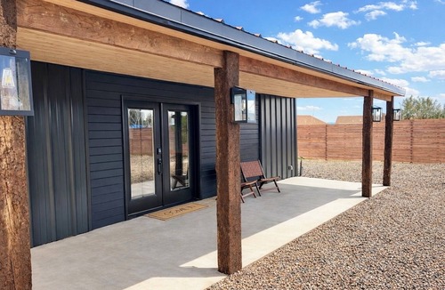 Kanab Cottage | Cozy Western Cowboy Cottage in Kanab, Fire pit, Close to Zion National Park