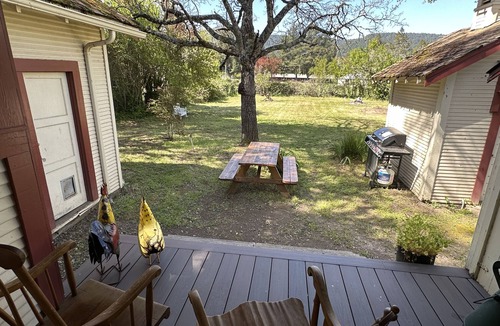 Boonville House | Cozy wine country home on 1 acre in town -walk to vineyards, restaurants, cafes