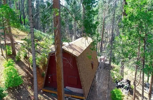 Mariposa Cabin | Cozy Yosemite Wood Cabin: A Serene Retreat in Nature! Pet Friendly with WiFi