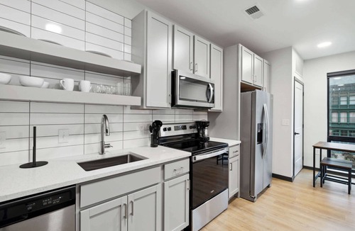 Lockerbie Square Apartment | CozySuites at Block20