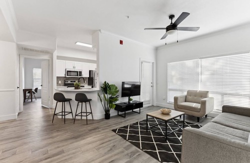 Chandler Apartment | CozySuites Chandler 2BR with 2 pools + Jacuzzi! 12