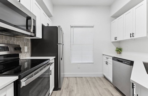 Chandler Apartment | CozySuites Chandler 2BR with 2 pools + Jacuzzi! 12