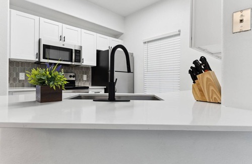 Chandler Apartment | CozySuites Chandler 2BR with 2 pools + Jacuzzi! 12