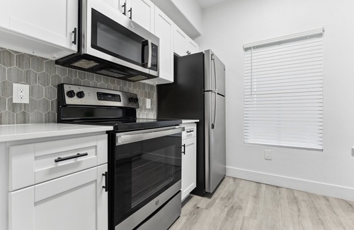 Chandler Apartment | CozySuites Chandler 2BR with 2 pools + Jacuzzi! 12