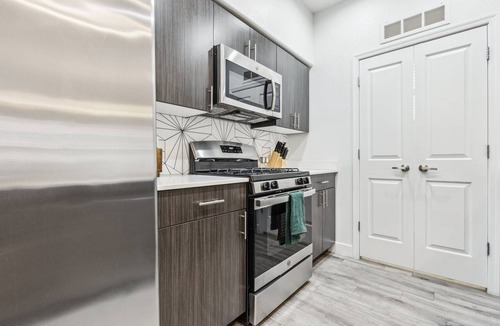 Glendale Sports and Entertainment District Apartment | CozySuites Glendale by the stadium with pool! 28