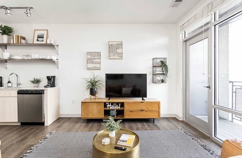 Kennedy King Apartment | CozySuites l Chic 1BR, Bottleworks Indy #5