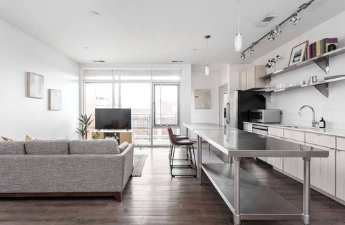 Downtown Indianapolis Apartment | CozySuites l Lavish 1BR, Bottleworks Indy #4