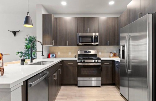 Roosevelt Apartment | Cozysuites PHX RORO Gym, Pool, Pets, Parking! #11