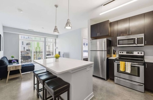 Market East District Apartment | CozySuites | Spacious 2BR Monument Circle with parking