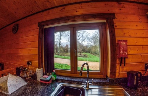Wimborne Saint Giles Apartment | Cranborne Lodge - Couples lodge with hot tub
