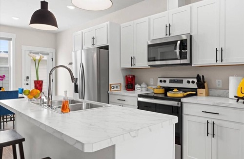Billings House | Crash with Class in this Townhome