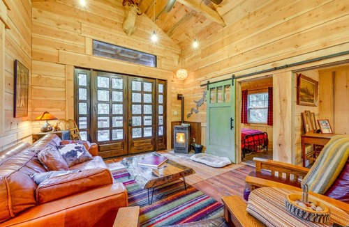 Hartland House | Creekside Cabin ~ 26 miles to Kings Canyon!