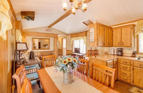 Panguitch House | Creekside Cabin w/Deck & Views in Panguitch!
