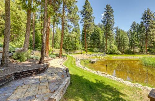 Libby Apartment | Crystal Lake Retreat Apt: Walk to Happy's Inn!