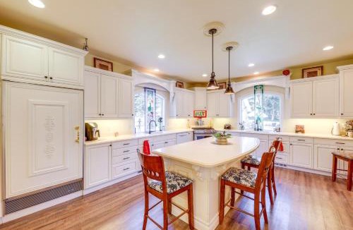 Libby House | Crystal Lake Retreat: Event Villa w/Lake Access!
