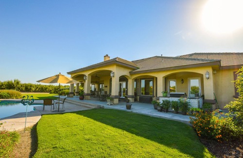 Hanford House | Custom country