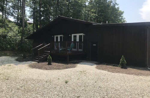 Pine Ridge Cabin | Cute Cabin in RRG Pet Friendly Hi Speed 🛜 Hikers
