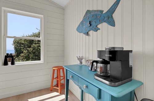 Surf City Cottage | Cute Oceanfront Beach Cottage- 3 bedrooms Surf City