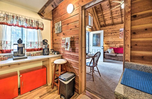 Pinetop Cottage | Cute Pinetop Cabin w/Gas Grill - Hike & Golf!