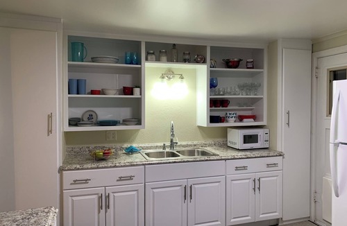Tyrone House | Cute Totally Remodeled Casita in the Heart of Town