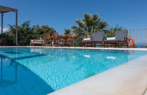 Eleios-Pronnoi Villa | Dalasvillas