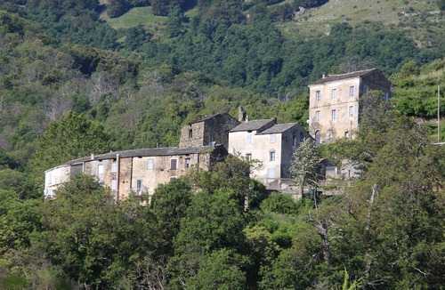 Carcheto-Brustico Apartment | Dans le Décor du Roman Culte Mal'concilio