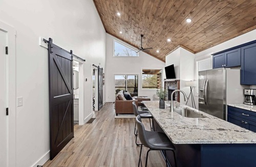 Rogers Cabin | Date Night Cabin - Romantic, Sauna, Views, Hot Tub