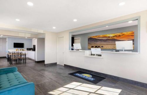 Bakersfield Hotel | Days-Inn by Wyndham Bakersfield