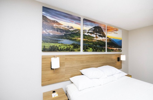 Latonia Hotel | Days Inn by Wyndham Cincinnati East