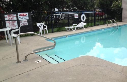 Clinton Hotel | Days Inn by Wyndham Clinton