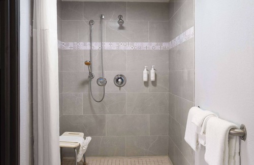 Crosswoods Hotel | Days Inn by Wyndham Columbus/Worthington