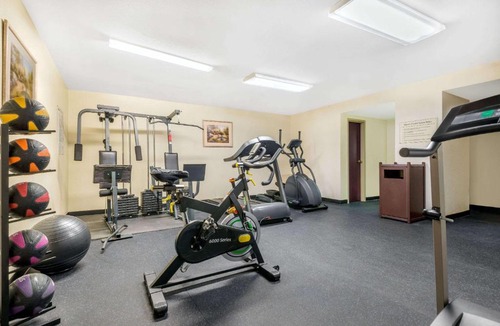 Castleton Hotel | Days Inn by Wyndham Indianapolis Castleton