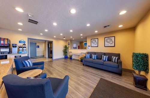 Lathrop Hotel | Days Inn by Wyndham Lathrop