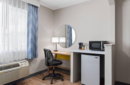 Estrella Hotel | Days Inn by Wyndham Phoenix West