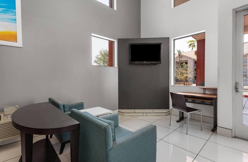 Estrella Hotel | Days Inn by Wyndham Phoenix West