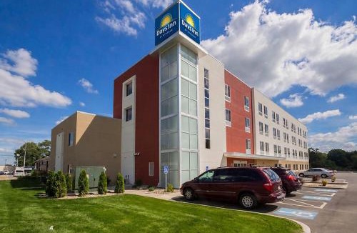 Roseland Hotel | Days Inn by Wyndham South Bend/Notre Dame