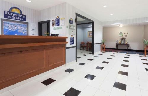 Cambridge Hotel | Days Inn & Suites by Wyndham Cambridge