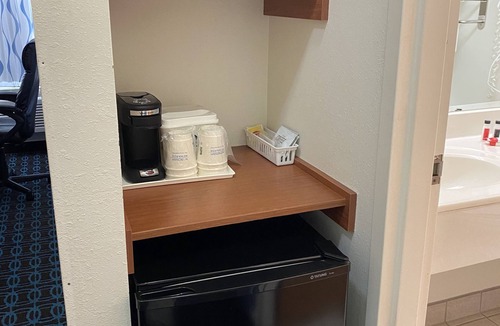 Cambridge Hotel | Days Inn & Suites by Wyndham Cambridge
