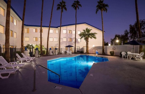 Mesa Hotel | Days Inn & Suites by Wyndham Mesa Near Phoenix