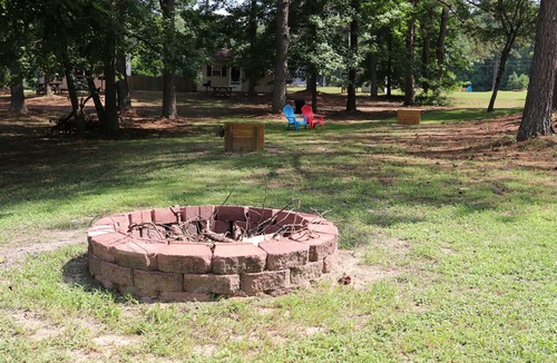 Gasburg Cabin | De Cabin at Lake Gaston - Lake Memories Start Here