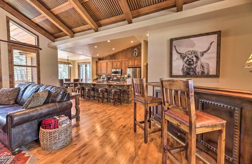 Mountain Pine Estates Cabin | Deck + Fire Pit: Family-Friendly Lakeside Retreat