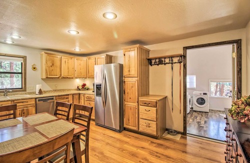 Pinetop-Lakeside Cottage | Deck & Grill: Pet-friendly Lakeside Cabin