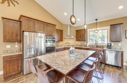 Lakeside House | Deck + Views: Scenic Group Getaway in Lakeside!