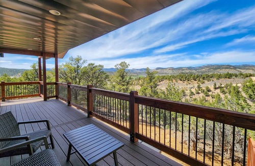 Orderville Cabin | Deer Ridge: Hot Tub, Views, Stargazing, Fire Pit