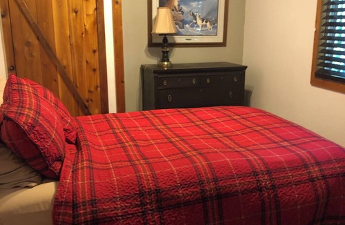 Noxon Cabin | Delightful lodge with WiFi in the heart of Bull River- 5 bedrooms available,