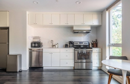 Overlook Apartment | Delightful Overlook 1BR w/W/D, nr Coffee, Zoo & Hiking, by Blueground