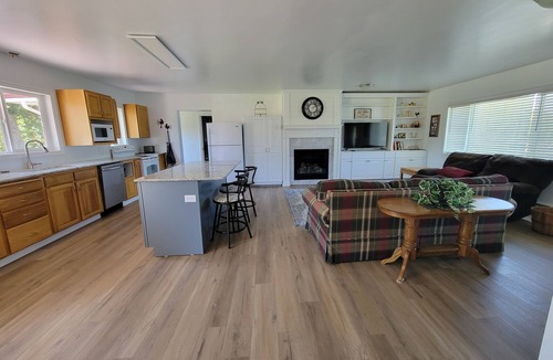 Arco House | Delightful, secluded Farmhouse. Close to Craters of the Moon, hunting & fishing.